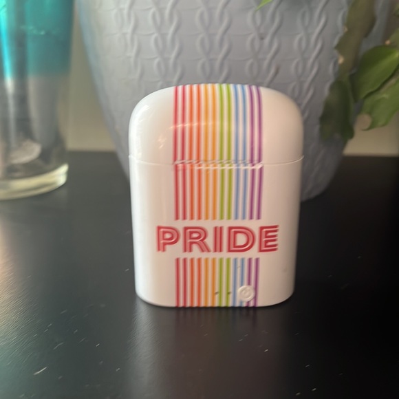 🌹 3 for $20 New🎉Pride 🌈 earbuds and case Bluetooth - Picture 2 of 4